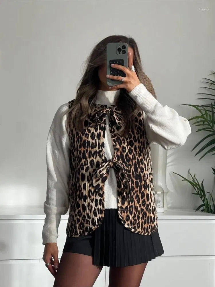 Lettende og flatterende kvinders leopardmønstret vest – lang, høj kvalitet, til sommer 6