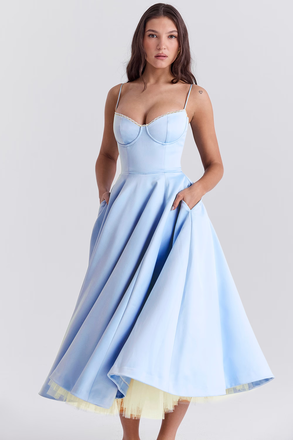 Elegant Midi Kjole I Satin Med Spaghetti-Stropper Og Tylnederdel Til Kvinder-3