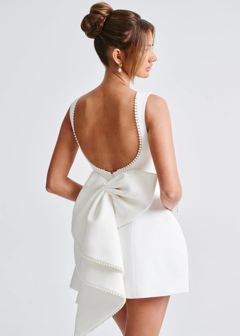 Elegant Mini Cocktailkjole Med Perledetaljer Til Formelle Lejligheder-3