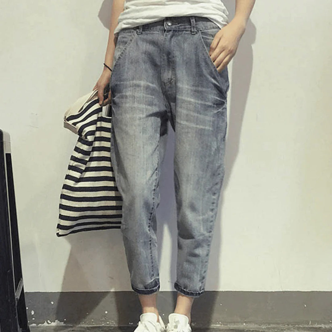 Komfortable Damejeans i Holdbart Materiale med Alsidigt Design og Let Pleje til Fritid og Hverdag 0