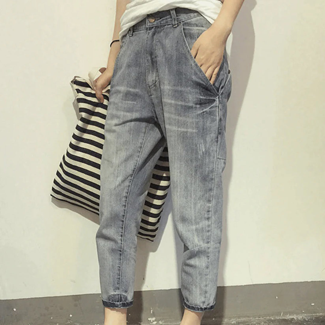 Komfortable Damejeans i Holdbart Materiale med Alsidigt Design og Let Pleje til Fritid og Hverdag 2