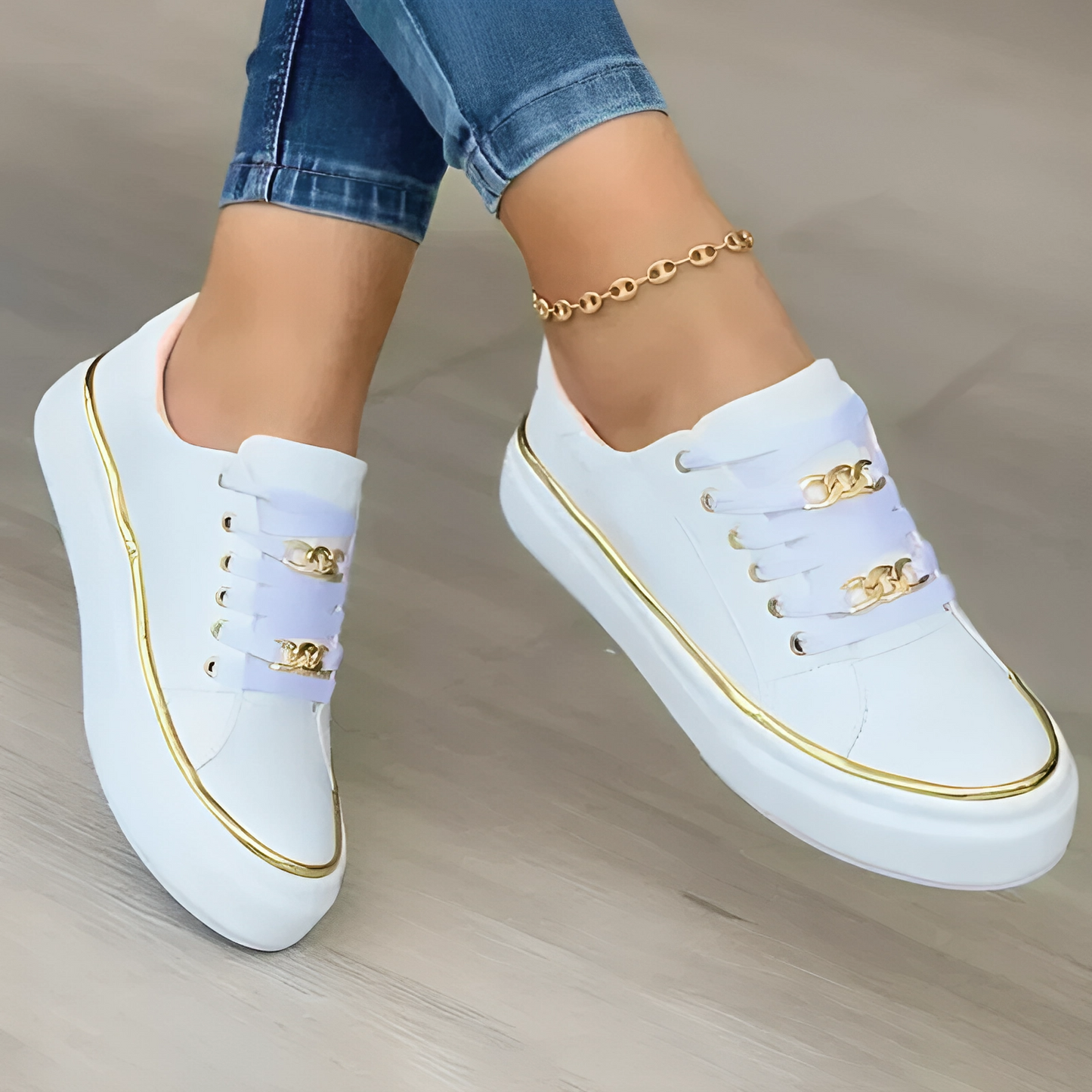 Trendy Sorte Low-Top Sneakers med Gyldne Detaljer for Komfort hele Dagen 4