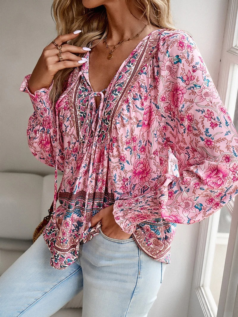 Let og luftig damesommerbluse – boho-inspireret blomstermønster, bløde materialer, til afslappede dage 3