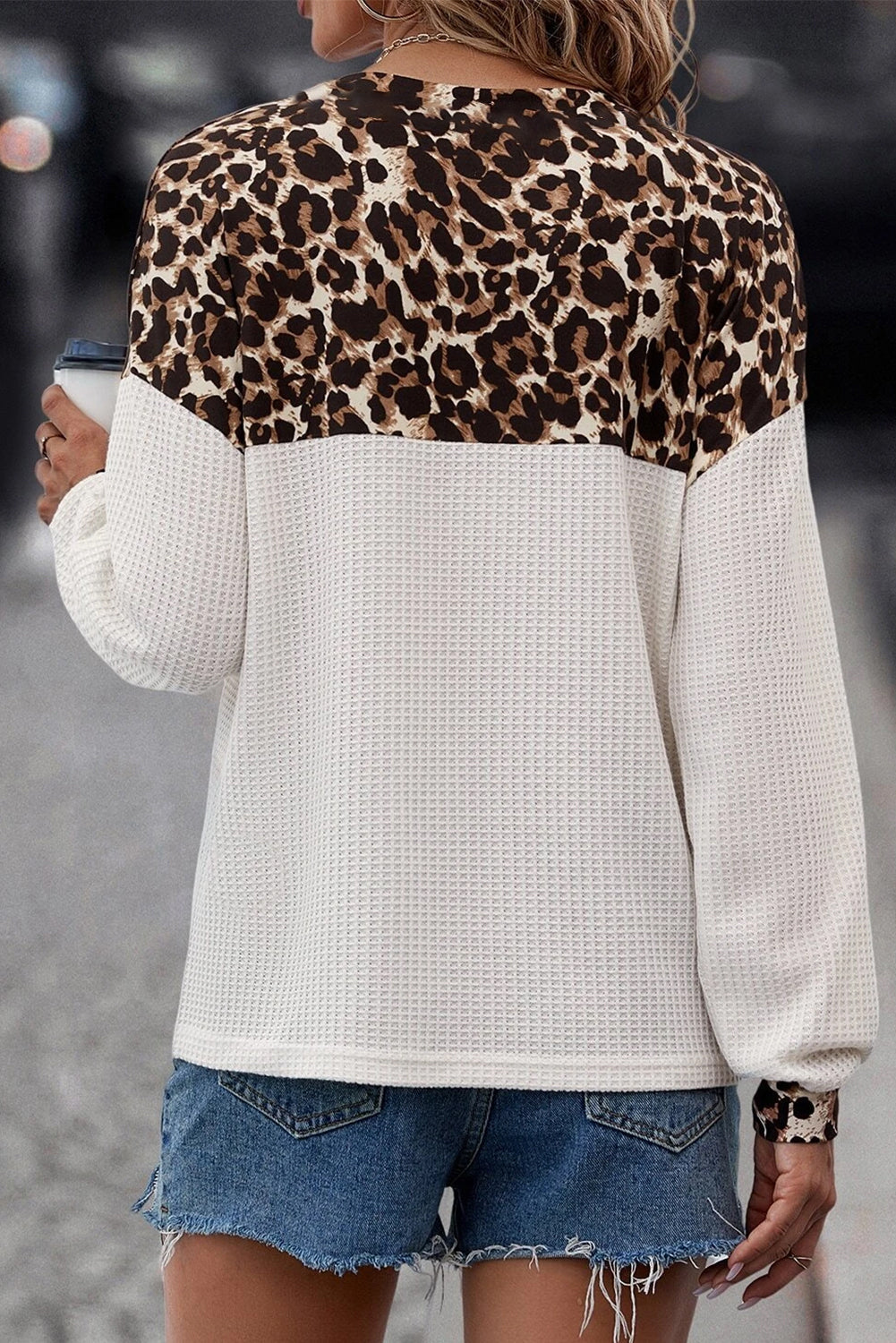 Blød og afslappet kvinders patchwork top – V-hals med knap, vaffelstrik, til fritidsbrug 2