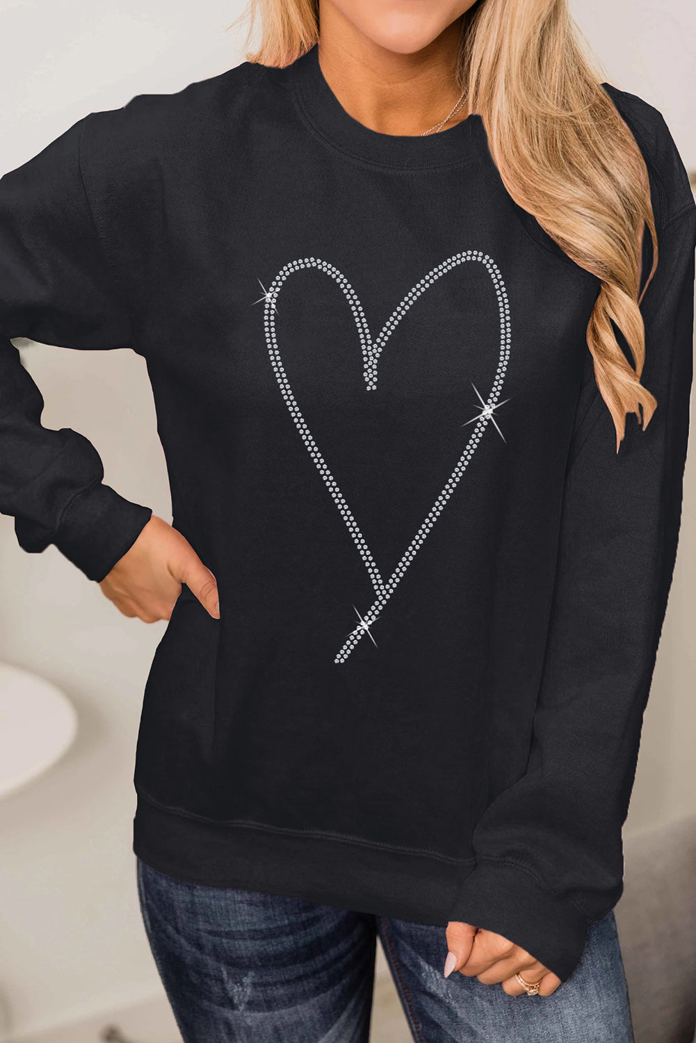 Komfortabel kvinders sweatshirt – rund hals med rhinestone hjerte, til Valentinsdag 2