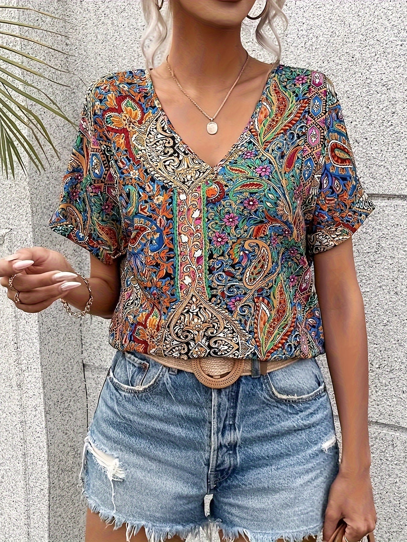 Blød og smigrende kvinders blomsterbluse – alsidig sommer top, åndbart materiale, til afslappede og elegante lejligheder 3