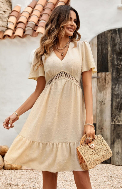 Elegant Boho Bryllupsgæstekjole Med Flydende Design Og Raffinerede Detaljer-6