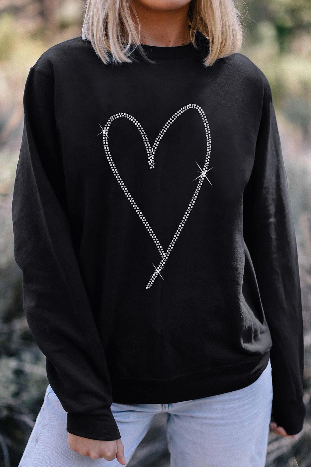 Komfortabel kvinders sweatshirt – rund hals med rhinestone hjerte, til Valentinsdag 3