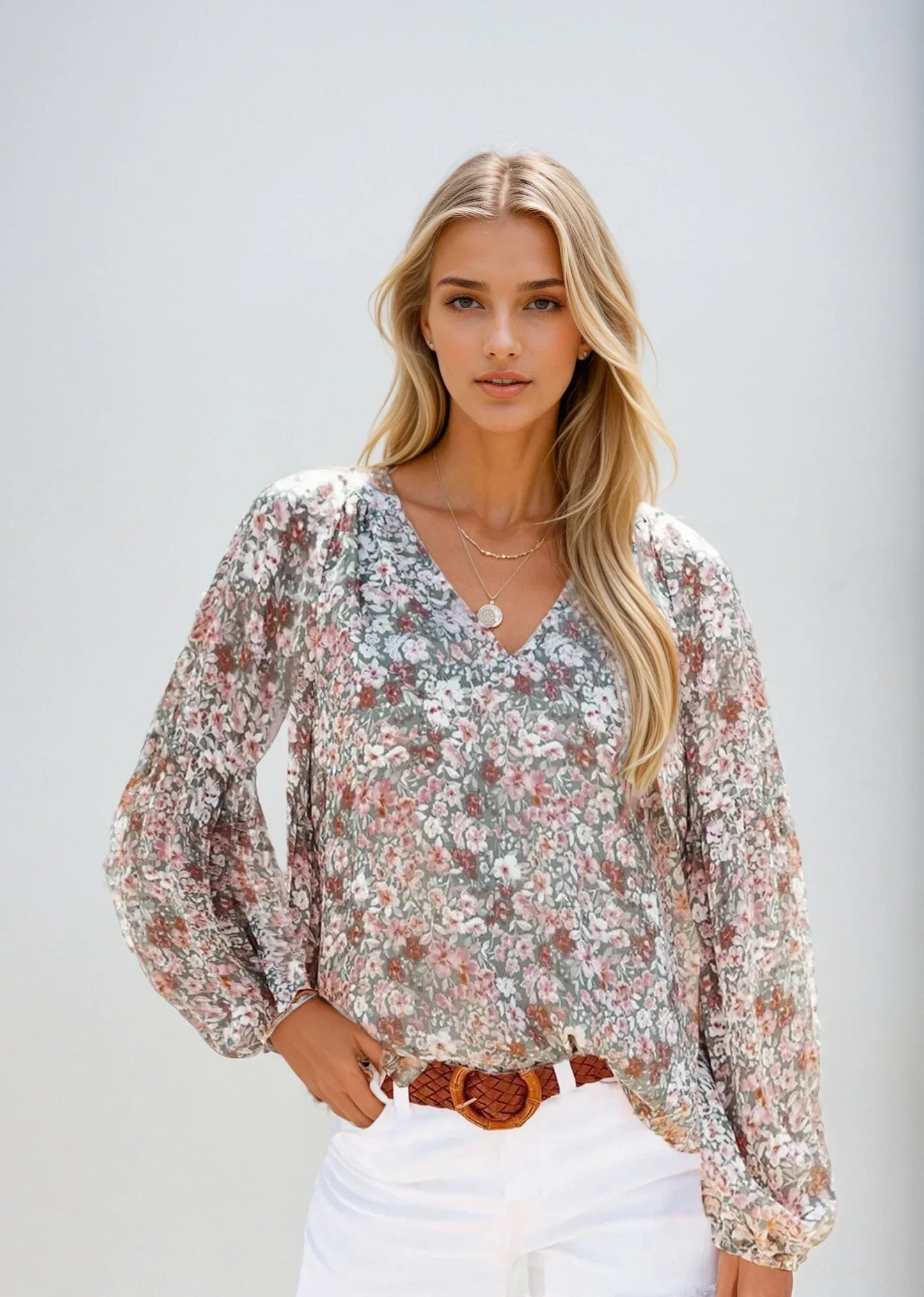 Variant image for Let og flatterende skjortebluse dame – blomsterprint, luftigt stof, til hverdag og fest-13