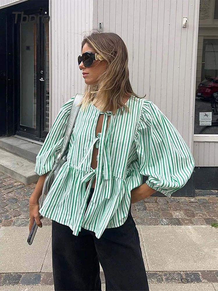 Letthæmmende kvinders top – stribet design, blødt materiale, til fest og hverdag 4